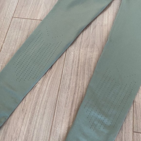 Like- new Gymshark SWEAT SEAMLESS LEGGINGS - Picture 10 of 10